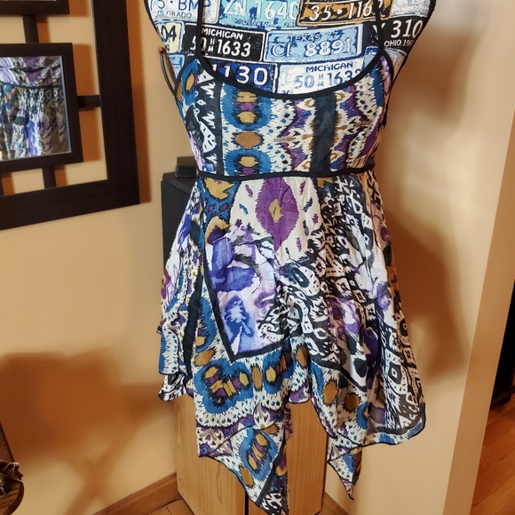 VIBRANT PATTEN HANDKERCHIEF HEM TANK TOP! - Picture 2 of 15